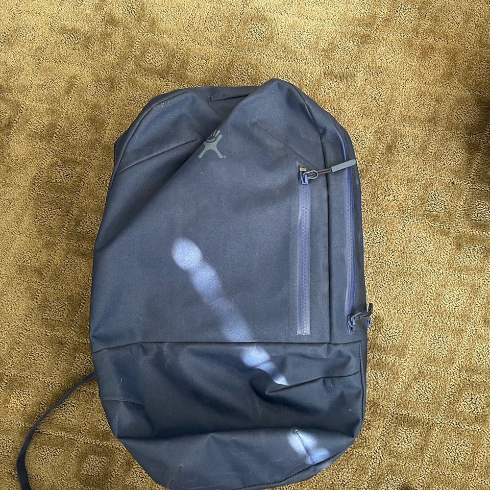 HydroFlask backpack - Picture 2 of 3